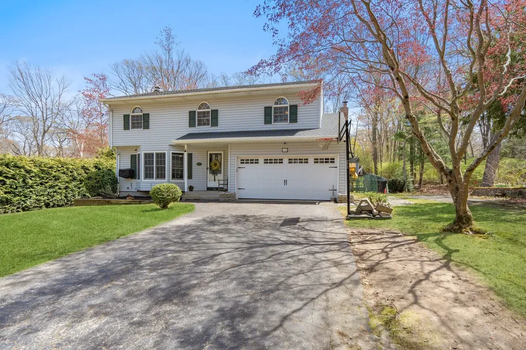 14 Victory Knoll Path Miller Place NY 11764