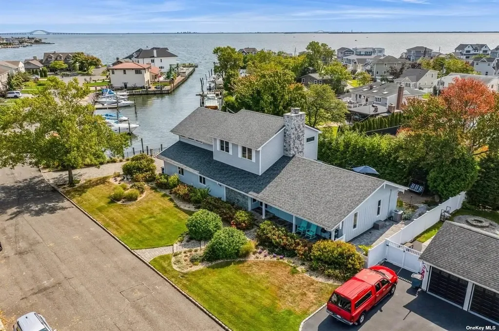 19 Waters Edge Court Babylon NY 11702