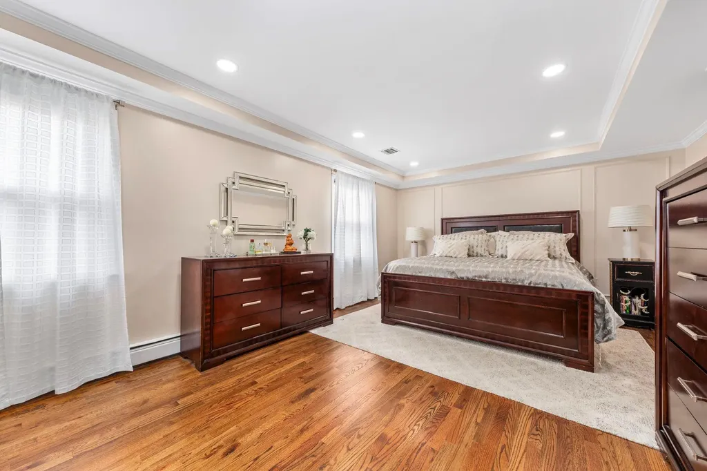 682 Carlls Path Deer Park NY 11729