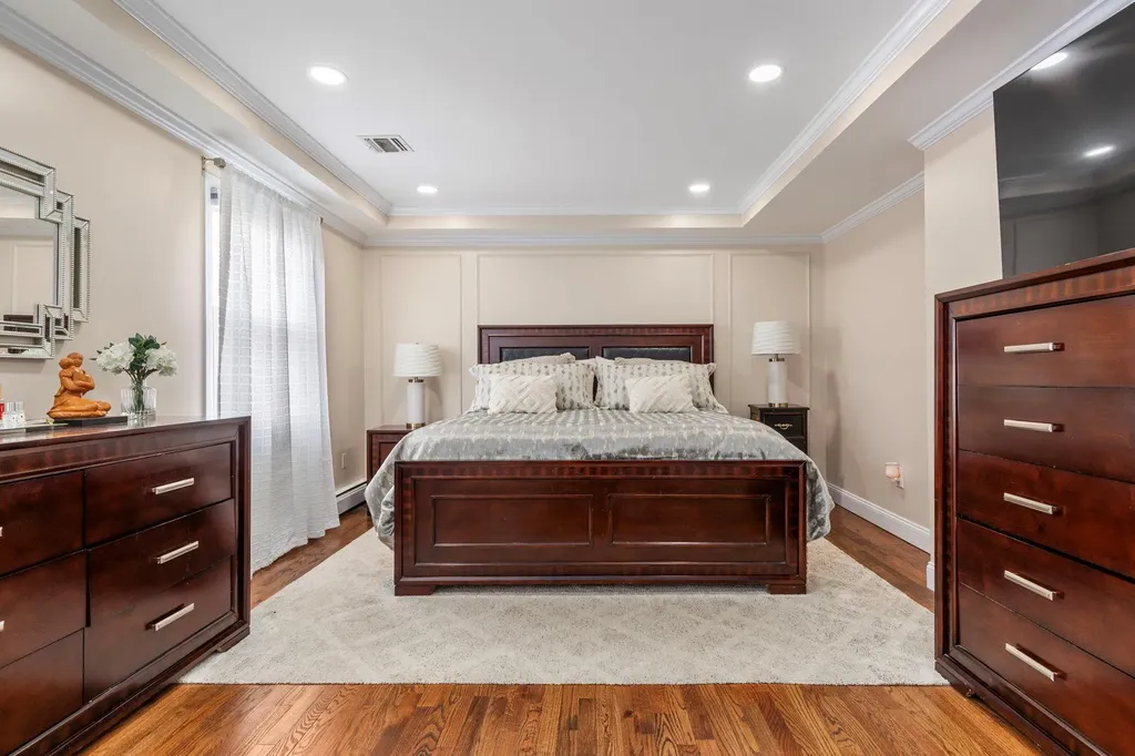 682 Carlls Path Deer Park NY 11729