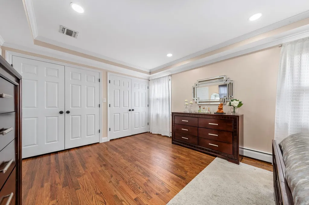 682 Carlls Path Deer Park NY 11729