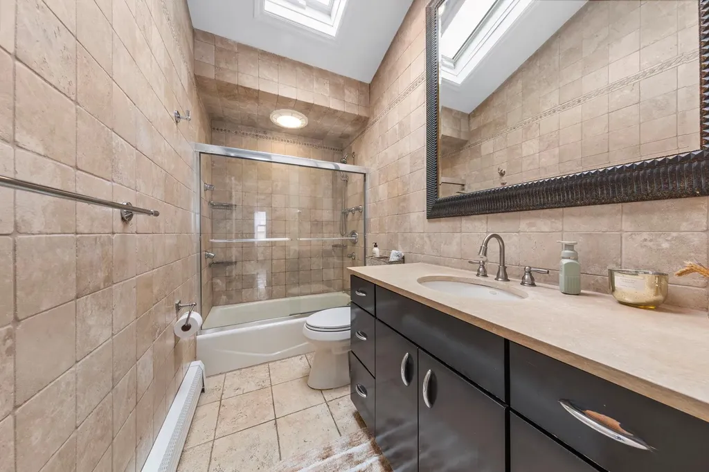 682 Carlls Path Deer Park NY 11729