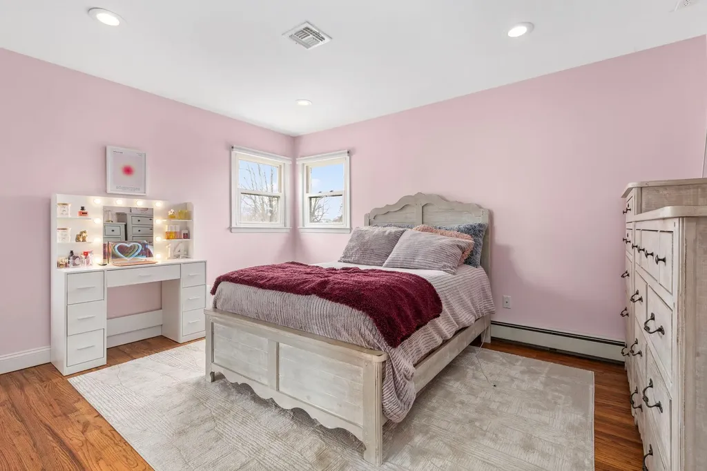 682 Carlls Path Deer Park NY 11729