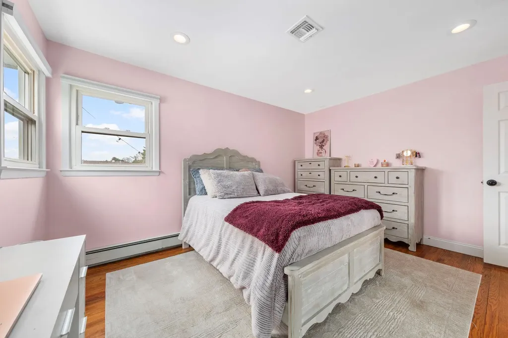 682 Carlls Path Deer Park NY 11729