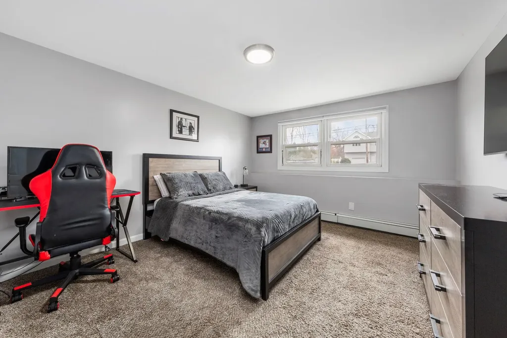 682 Carlls Path Deer Park NY 11729