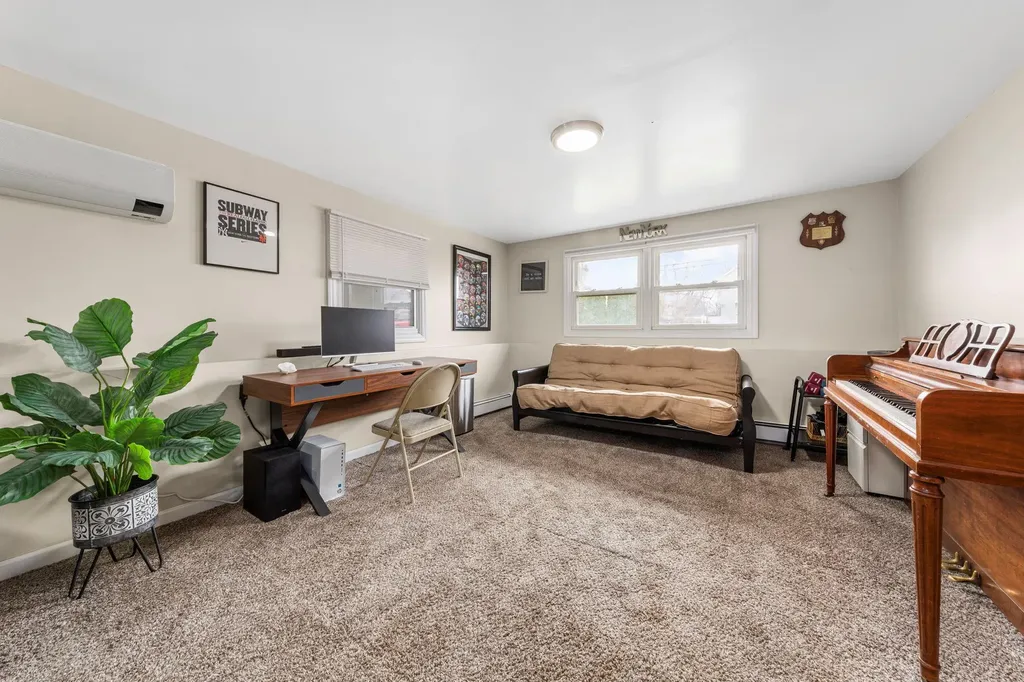 682 Carlls Path Deer Park NY 11729