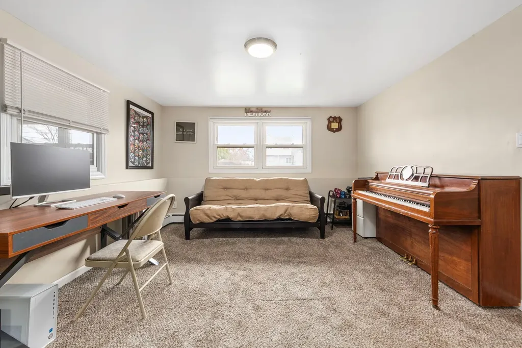 682 Carlls Path Deer Park NY 11729