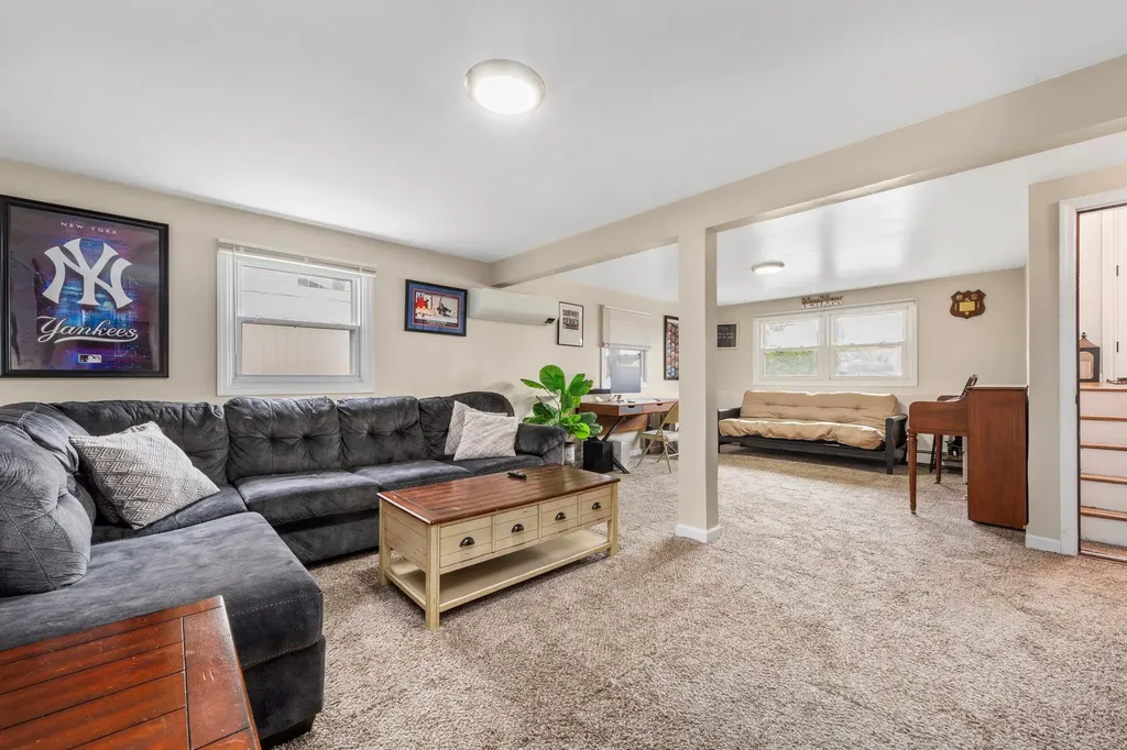 682 Carlls Path Deer Park NY 11729
