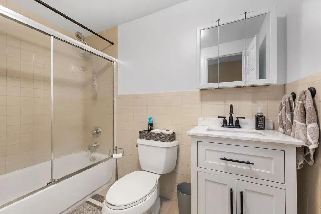 682 Carlls Path Deer Park NY 11729