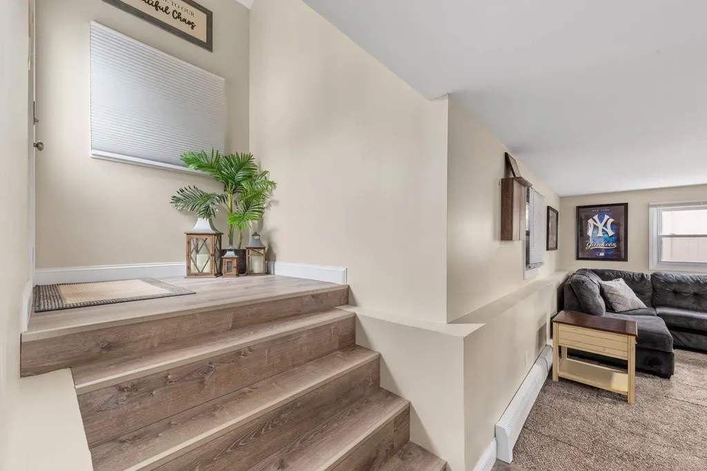 682 Carlls Path Deer Park NY 11729