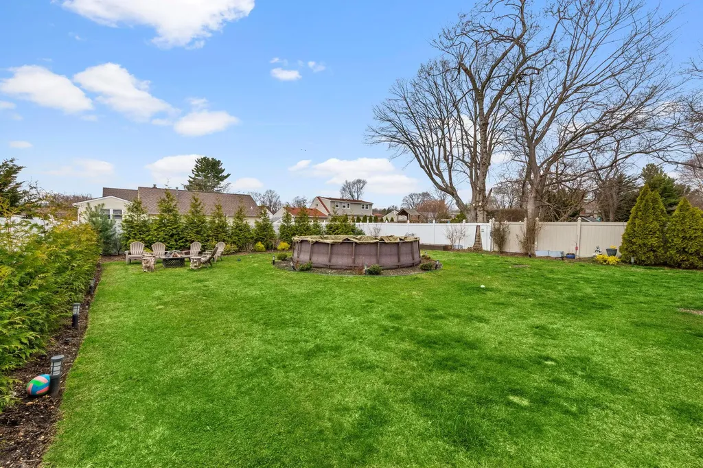 682 Carlls Path Deer Park NY 11729