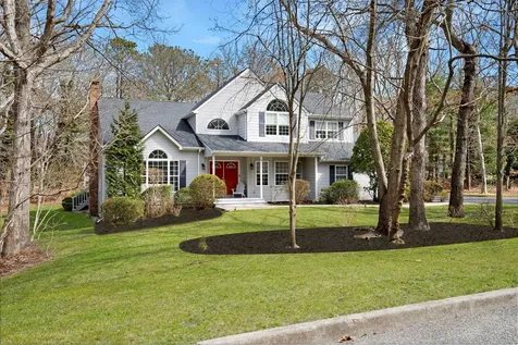 7 Gateway Lane Manorville NY 11949