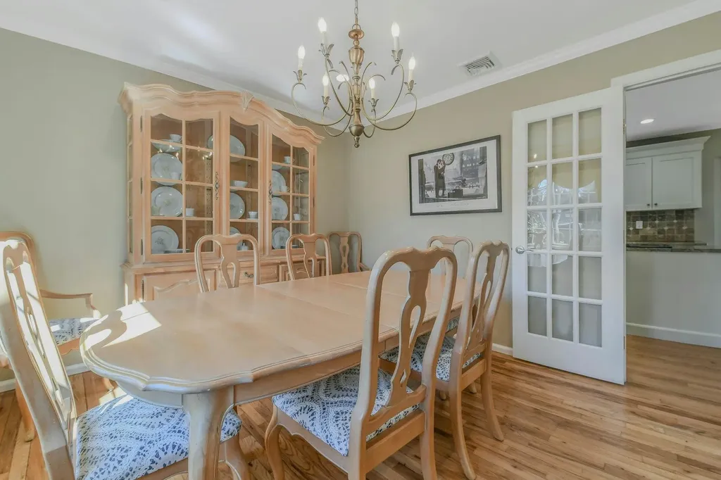 47 Quaker Path Stony Brook NY 11790