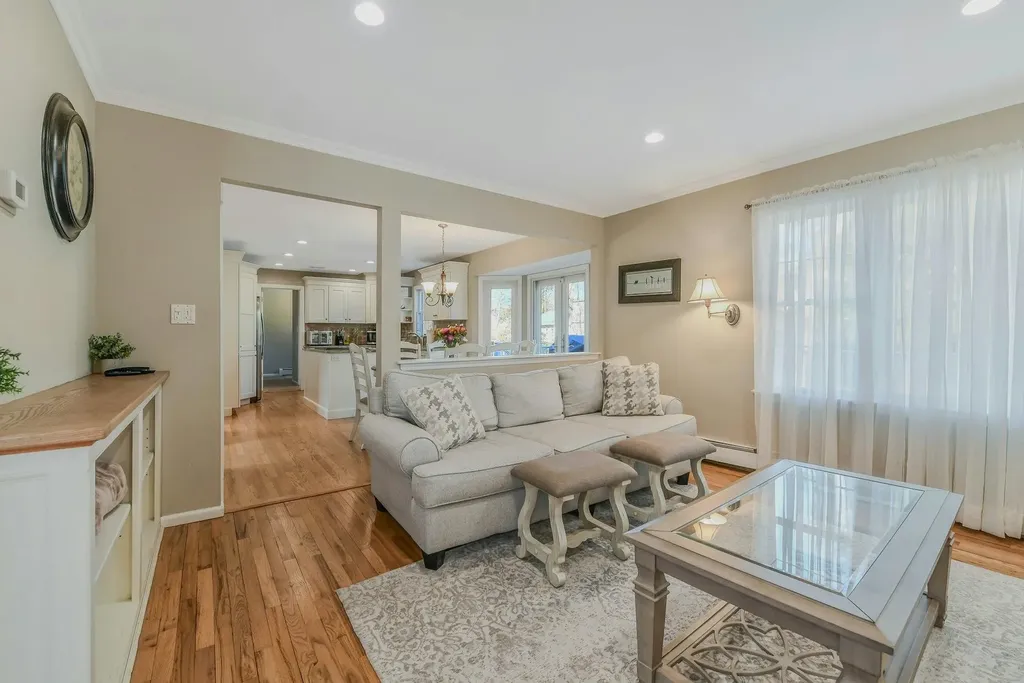 47 Quaker Path Stony Brook NY 11790