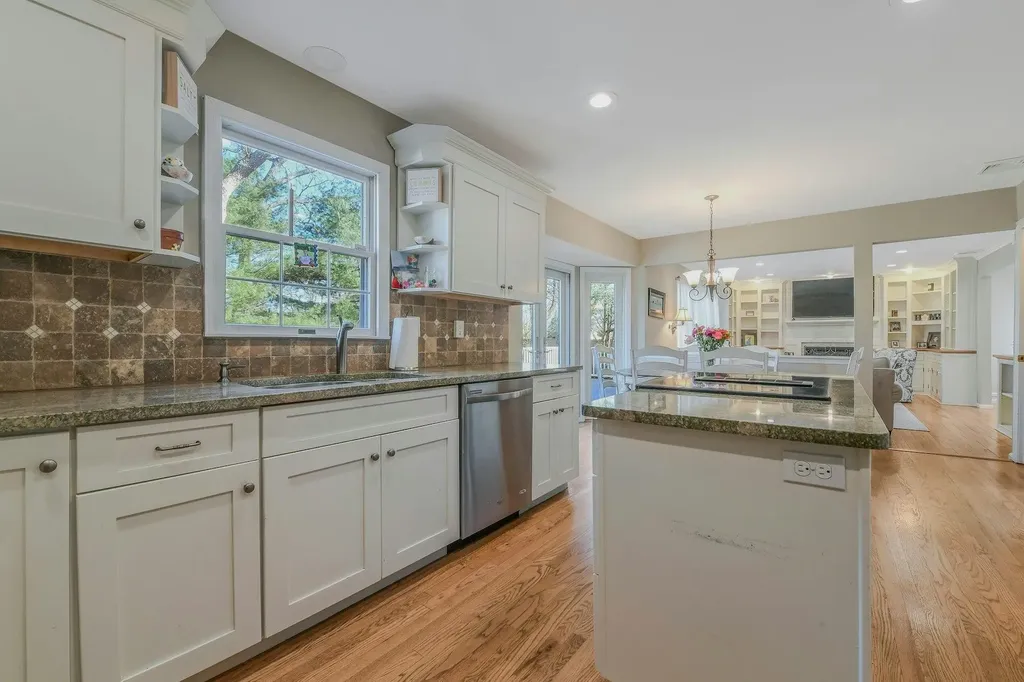 47 Quaker Path Stony Brook NY 11790