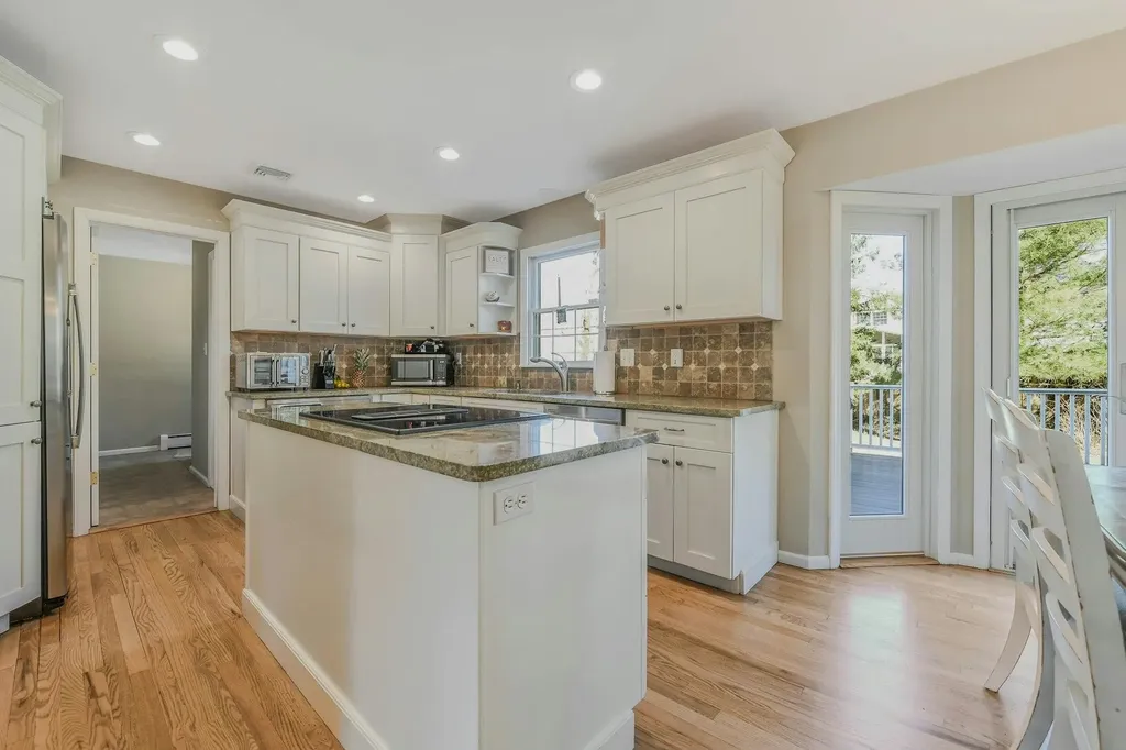 47 Quaker Path Stony Brook NY 11790