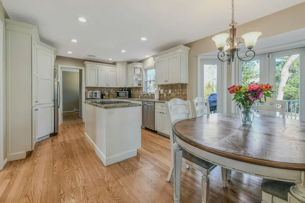 47 Quaker Path Stony Brook NY 11790