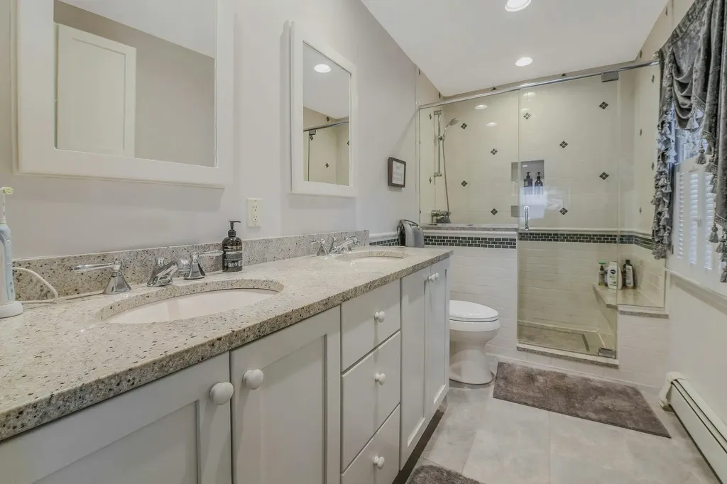 47 Quaker Path Stony Brook NY 11790