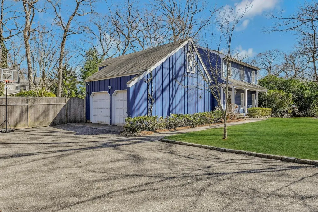 47 Quaker Path Stony Brook NY 11790