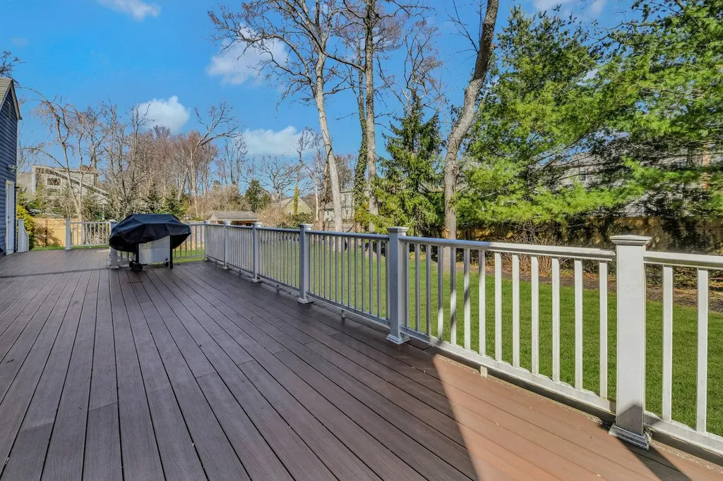 47 Quaker Path Stony Brook NY 11790
