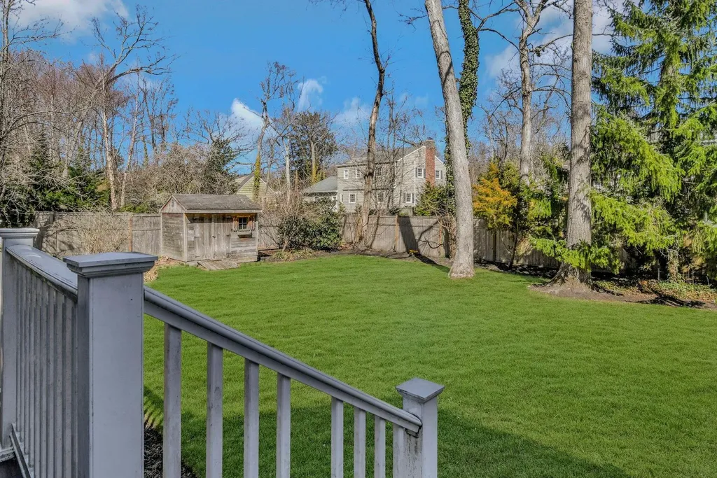 47 Quaker Path Stony Brook NY 11790