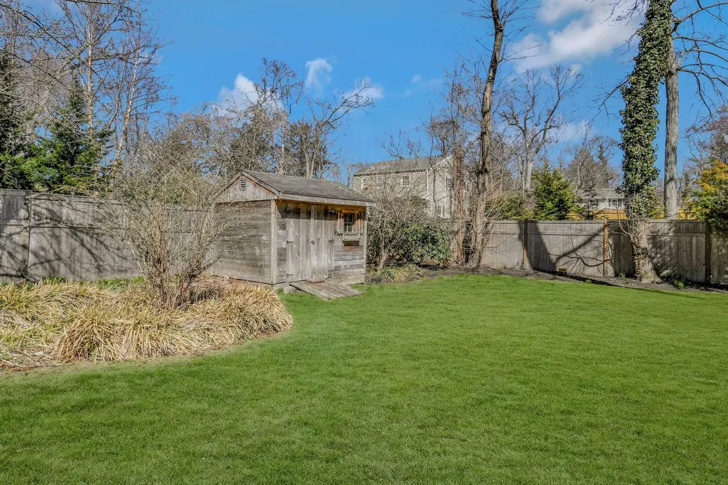 47 Quaker Path Stony Brook NY 11790