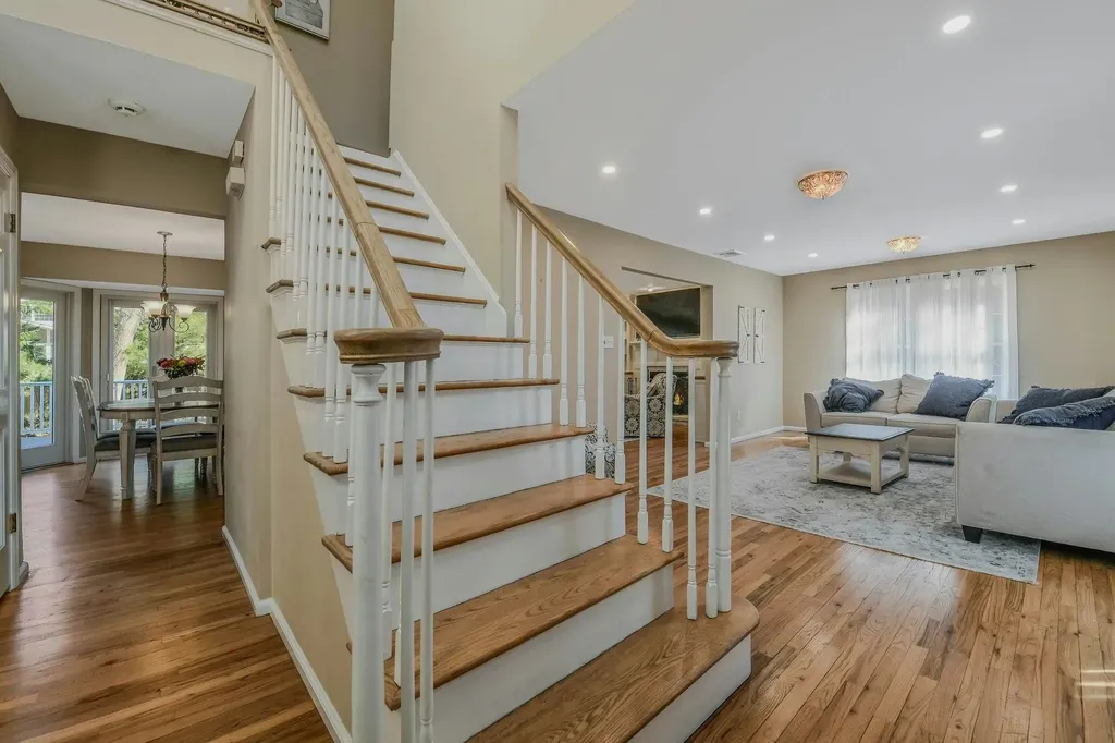 47 Quaker Path Stony Brook NY 11790