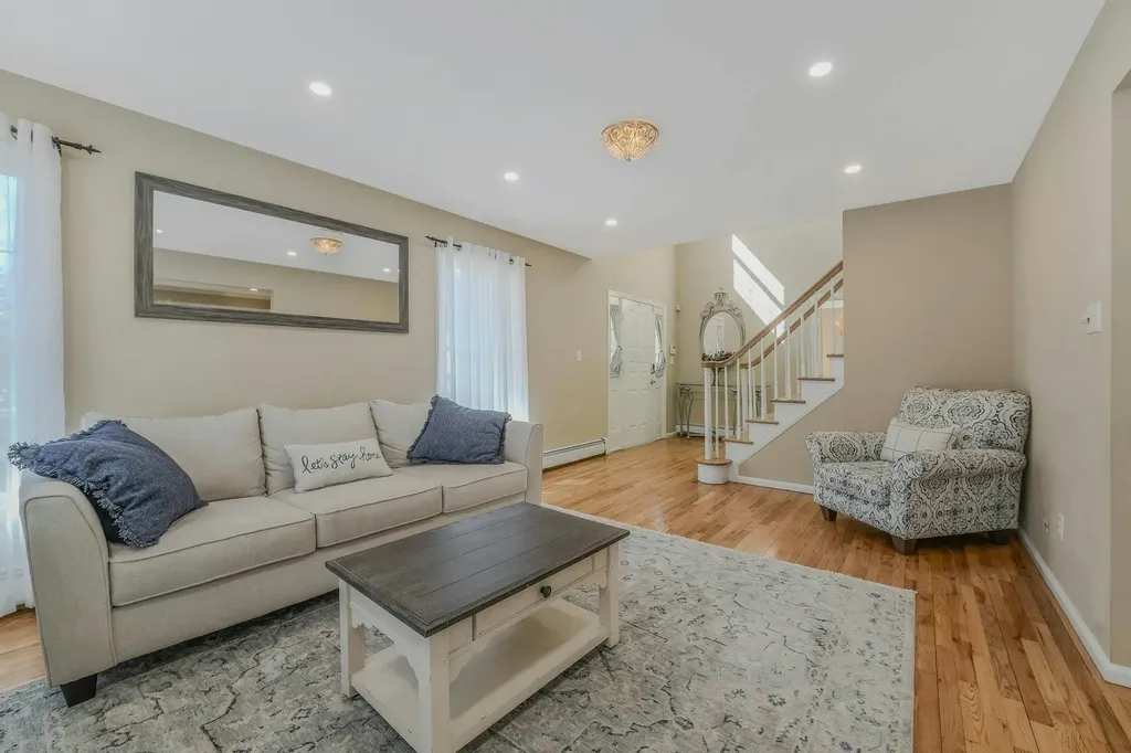 47 Quaker Path Stony Brook NY 11790