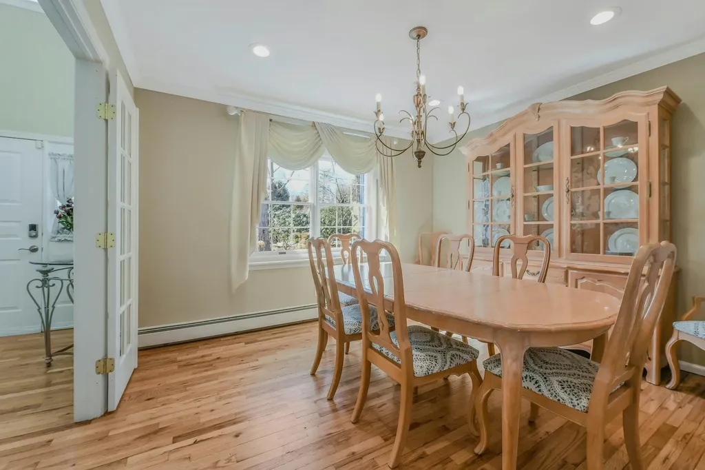 47 Quaker Path Stony Brook NY 11790