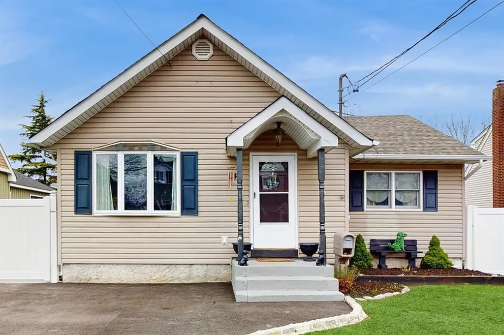 148 Smith Avenue Islip NY 11751