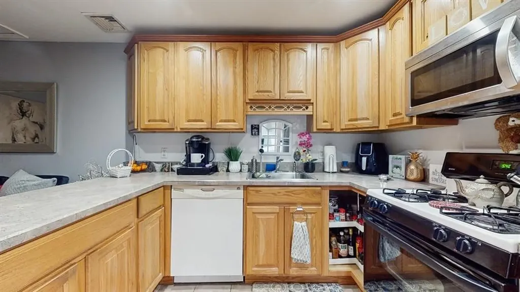 148 Smith Avenue Islip NY 11751