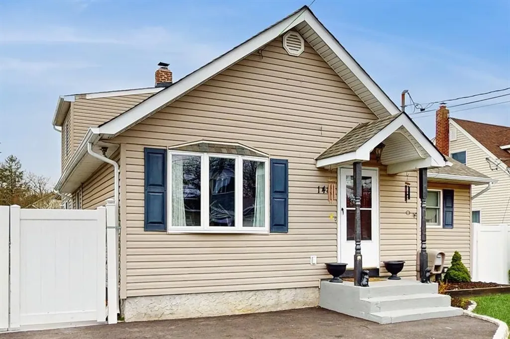 148 Smith Avenue Islip NY 11751