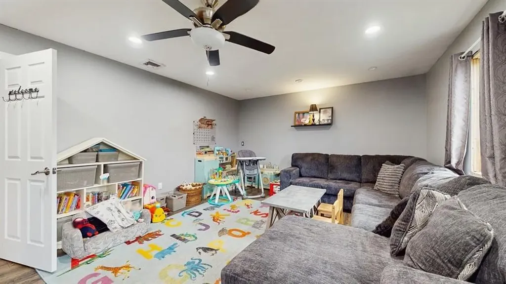 148 Smith Avenue Islip NY 11751