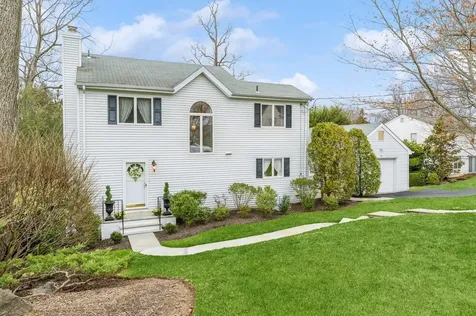 16 Greenvale Place Scarsdale NY 10583