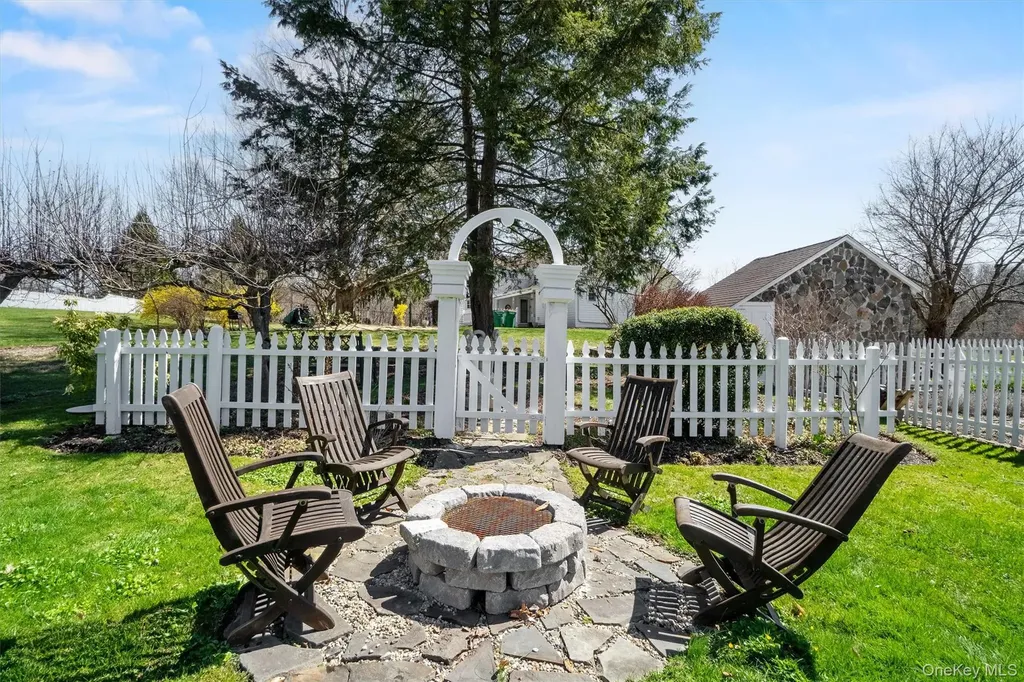 262 Cream Street Poughkeepsie NY 12601