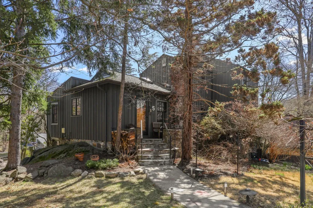 5 Spruce Lane Cortlandt NY 10567