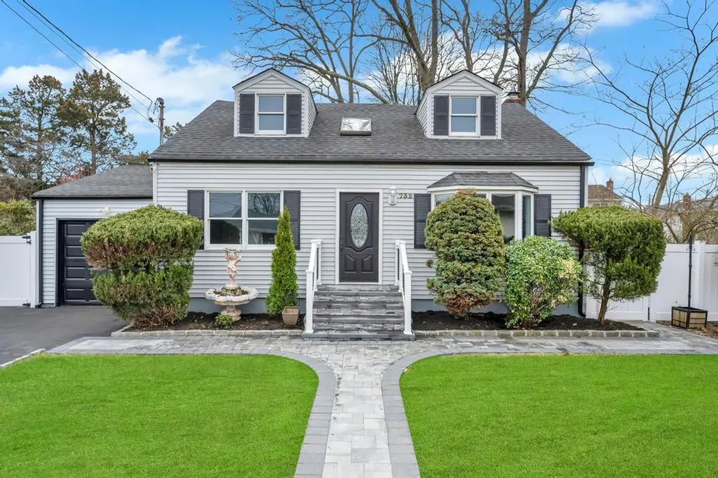 732 Glendale Road West Babylon NY 11704