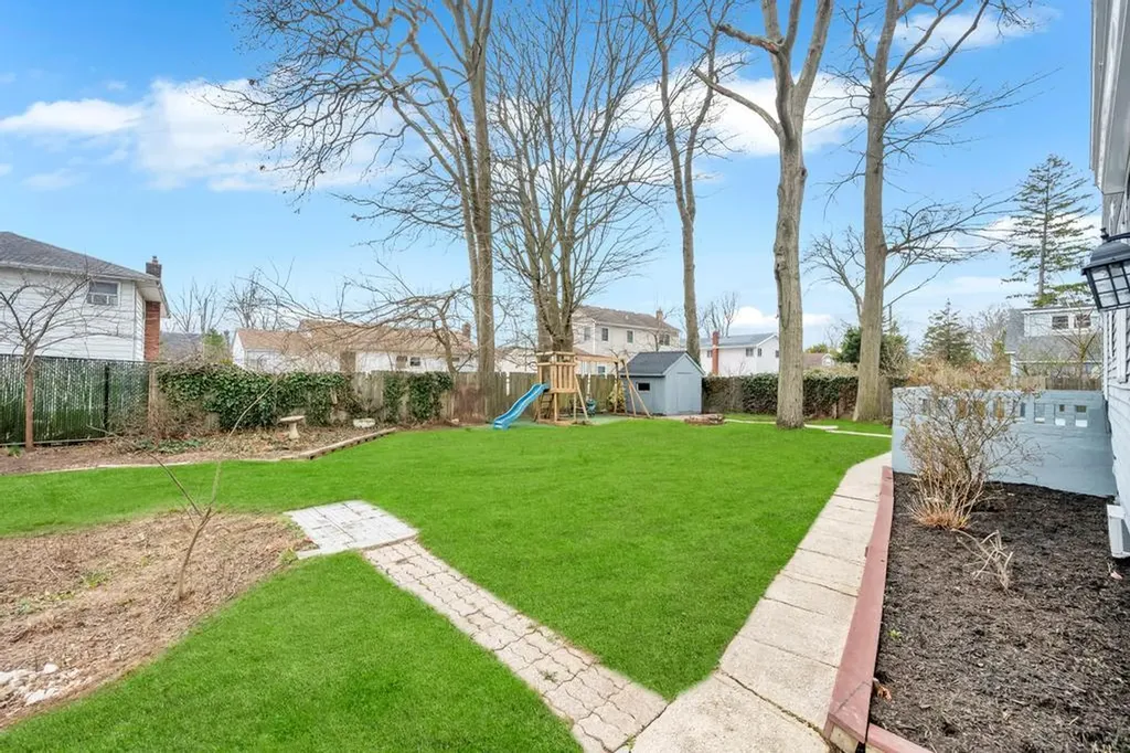 732 Glendale Road West Babylon NY 11704