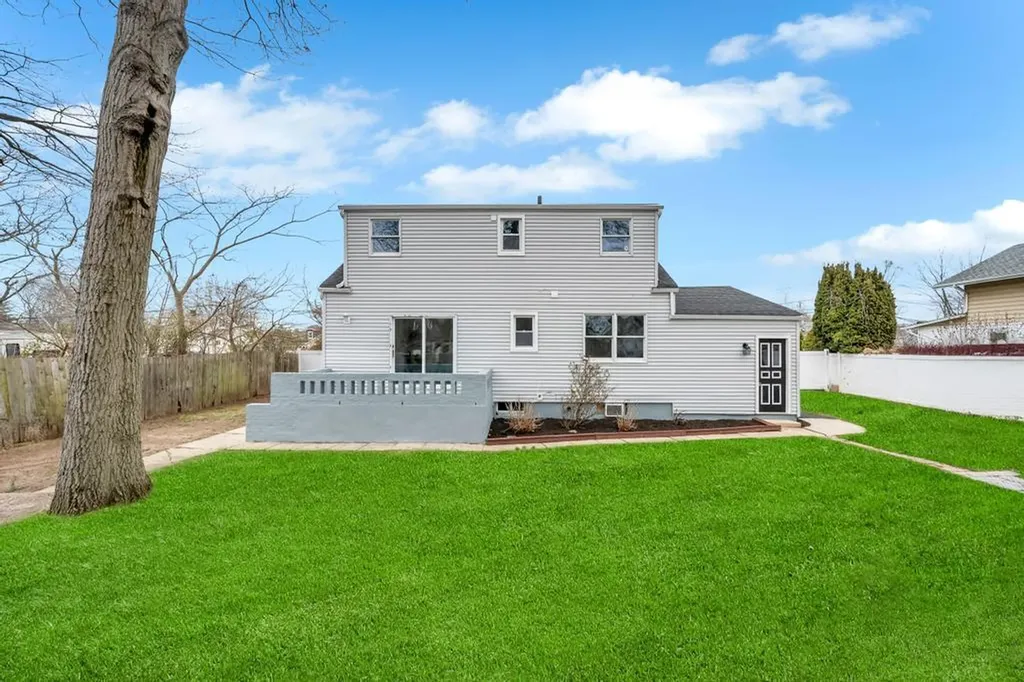 732 Glendale Road West Babylon NY 11704