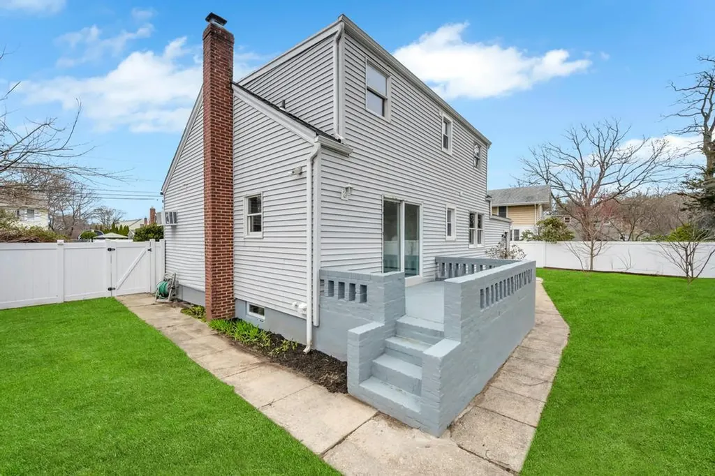 732 Glendale Road West Babylon NY 11704