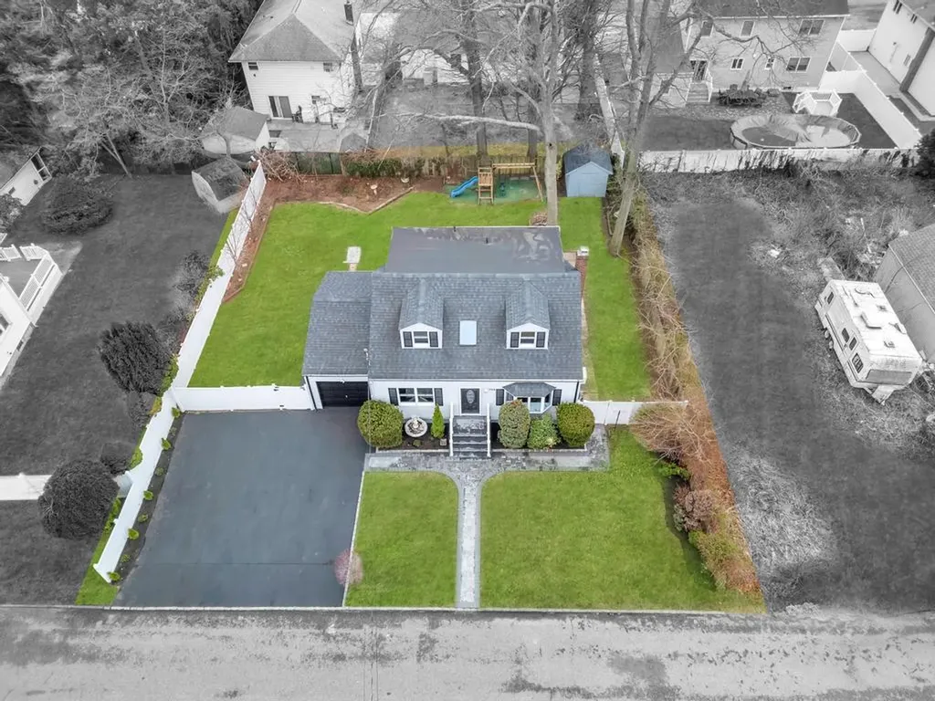 732 Glendale Road West Babylon NY 11704