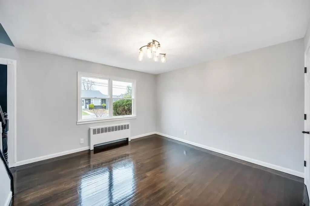 732 Glendale Road West Babylon NY 11704