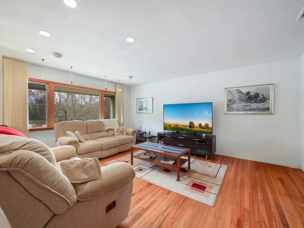 44 Haller Crescent Spring Valley NY 10977