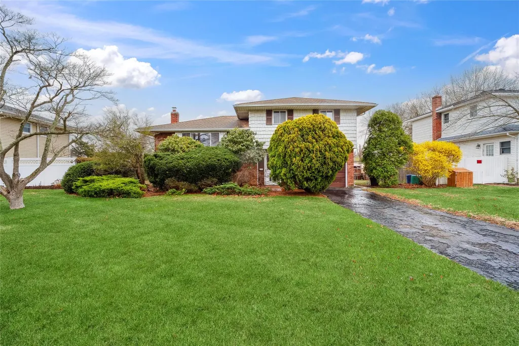 20 Hofstra Drive Smithtown NY 11787