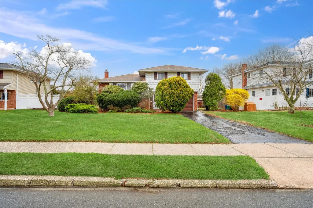 20 Hofstra Drive Smithtown NY 11787