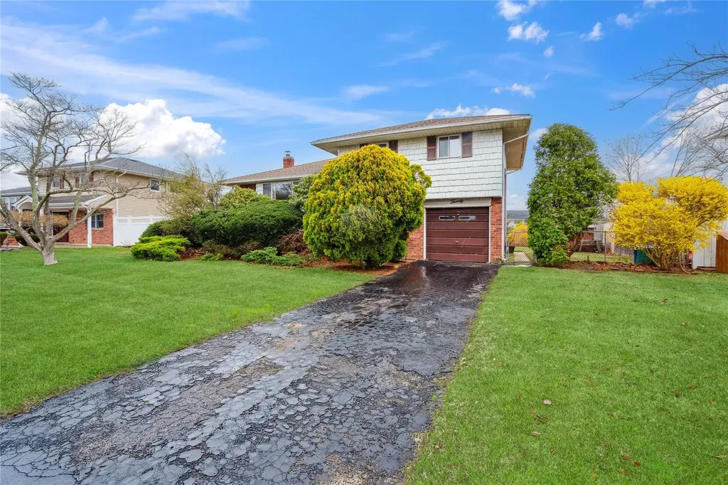 20 Hofstra Drive Smithtown NY 11787