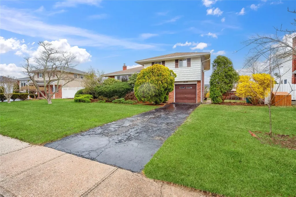 20 Hofstra Drive Smithtown NY 11787