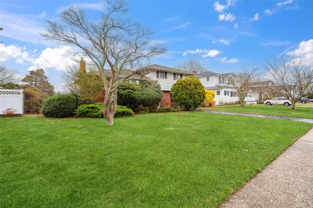 20 Hofstra Drive Smithtown NY 11787