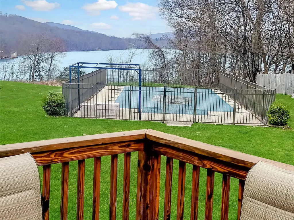 42 Frances Lane Monroe NY 10950