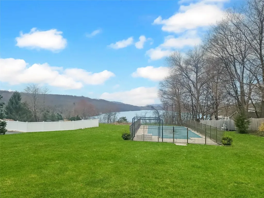 42 Frances Lane Monroe NY 10950